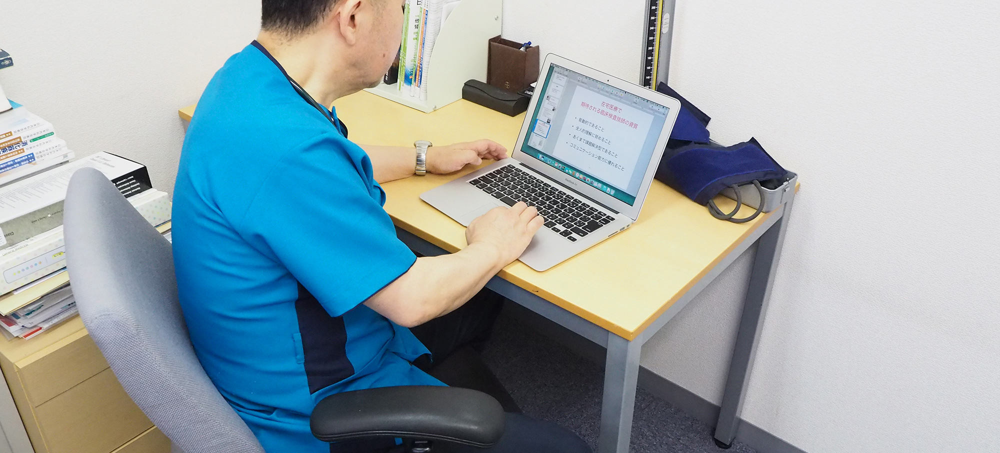 在宅ワークも取り入れています。